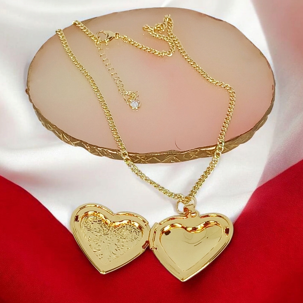 Chunky Gold Heart Locket Charm Necklace Coquette Core New Preppy 70s 1970s Love